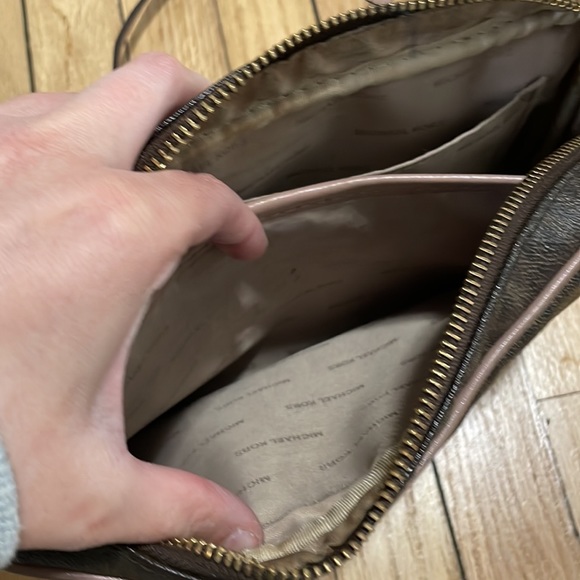 Michael kors cross body purse - Picture 6 of 9